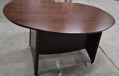 Oval Executive Desk – Mahogany